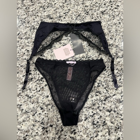 Savage X Fenty Black Lace Underwire Bra Intimates 34a bra and XS panties - Picture 2 of 8